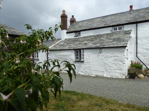 Ieeja, Lower Tresmorn Farmhouse in Crackington Haven