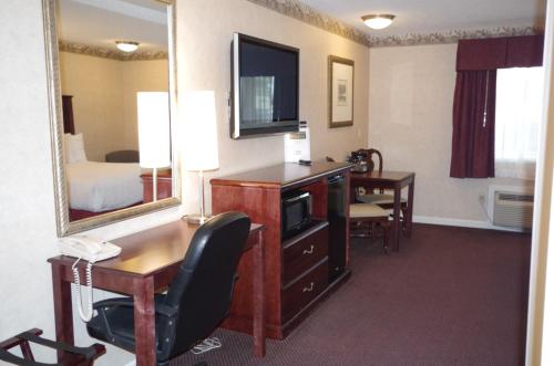 Shiretown Inn & Suites