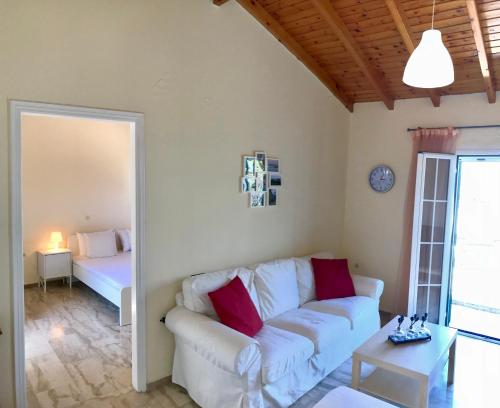  Wooden Ceiling Apartment - close to city center in Kanálion