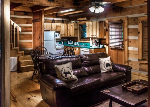 Hatfield Hideaway in Pigeon Forge, USA