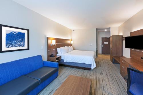 Holiday Inn Express & Suites - Lenexa - Overland Park Area, an IHG Hotel