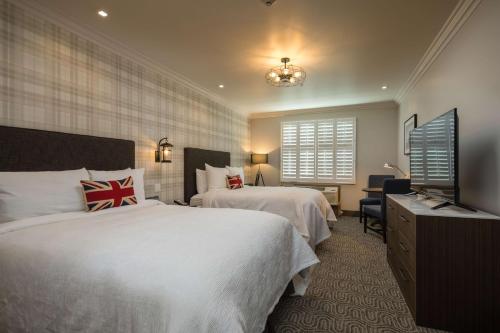 Queen Room with Two Queen Beds and Roll-In Shower - Disability Access