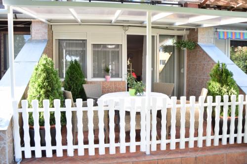 Zunanjost, Judit Apartman Dombóvár-Gunaras (Judit Apartman Dombovar-Gunaras) in Dombovar