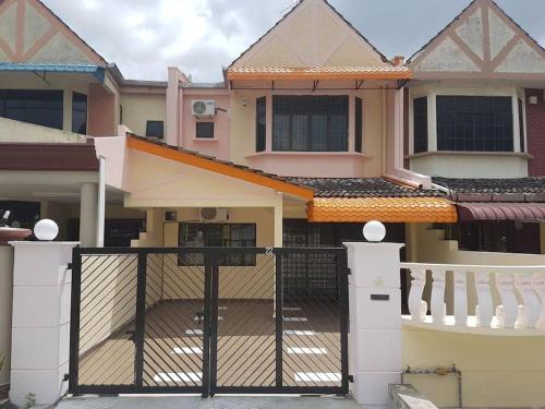 Comfy Homestay [AEON Tebrau/IKEA Tebrau/Austin Height Themepark]