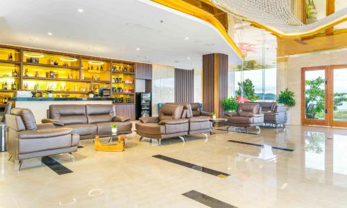 Bar/lounge, Grand Gold Hotel near Linh Ung Pagoda