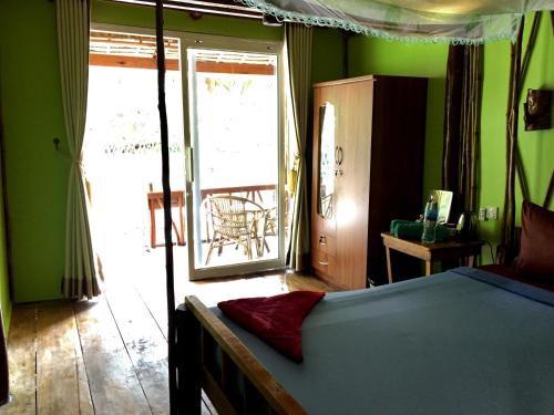 Sunny Bungalow in Saracen Bay