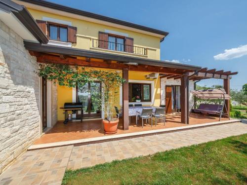  Peaceful Holiday Home in Porec with Swimming Pool in Poreč