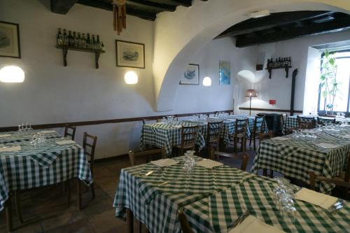 Naktsklubs, Il Cantinone Rooms in Castelnuovo di Farfa