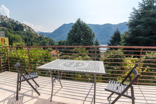  Villa Vittoria - The House Of Travelers in Cernobbio