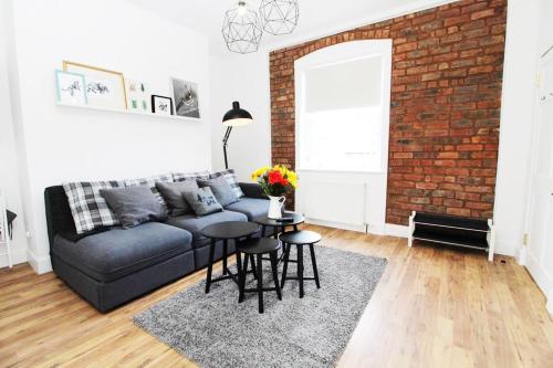 Stylish Flat in 1860's Listed Building, Edinburgh
