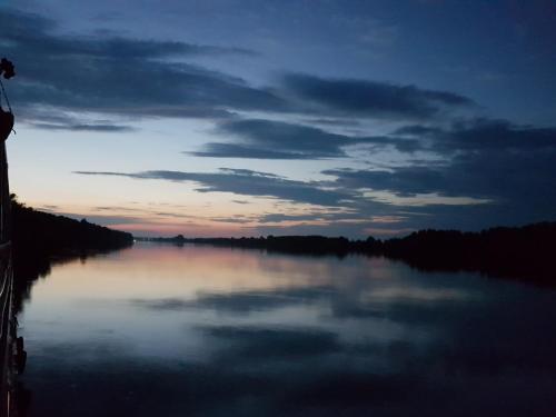 สภาพแวดล้อมโดยรอบ, Pontonul lui Cristian in มาห์มูเดีย