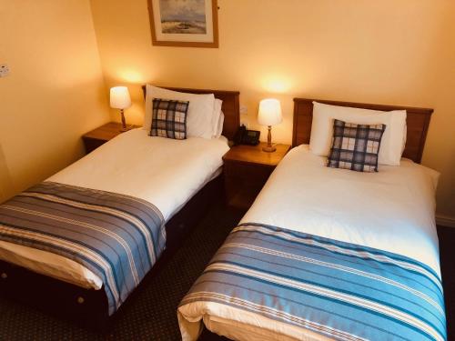 2 twin beds
