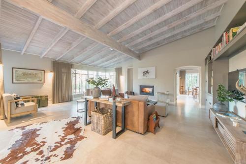 158744280 Amberhall Guesthouse