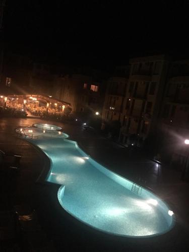 Luxury Apartment with pool view image 8