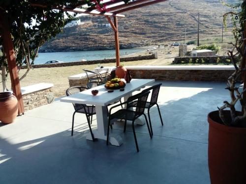  Kythnos Escape on the beach!, Pension in Kythnos bei Loutra