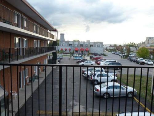 Entrance, Victoria Motor Inn in Niagara Falls