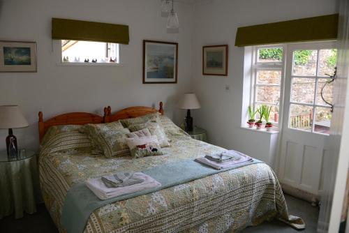 Middle Farm Cottage - Accommodation - Wells