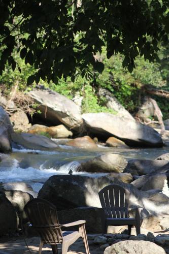 The Evening Shade River Lodge and Cabins