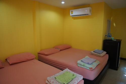 2 queen beds