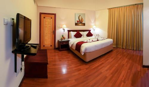 Guestroom, Marco Polo Hotel in Al Hoora