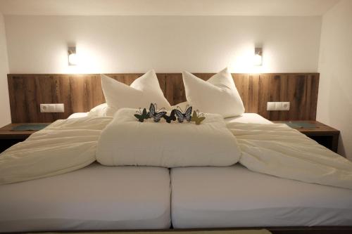 2 bedrooms, 5 beds