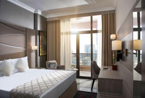 Two Seasons Hotel & Apartments Dubai 