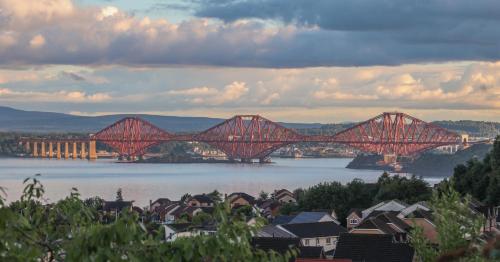 Bay and Bridge near Edinburgh – Dunfermline