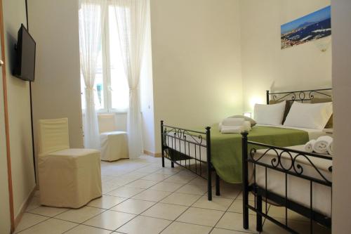 B&B Mitilini Central Station – Naples, CO