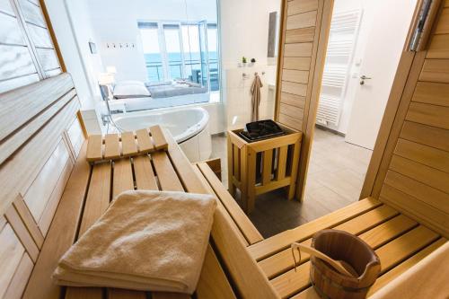 Sauna, Komfort-Ferienwohnung Dat Penthuus by Meer-Ferienwohnungen in Olpenitz