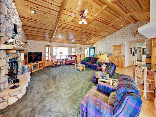 102 North Teakwood Dr Home - image 2