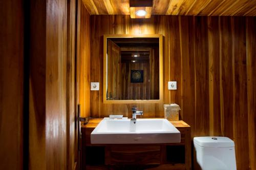 Plataran Phinisi Felicia, a Luxury Private Cruise