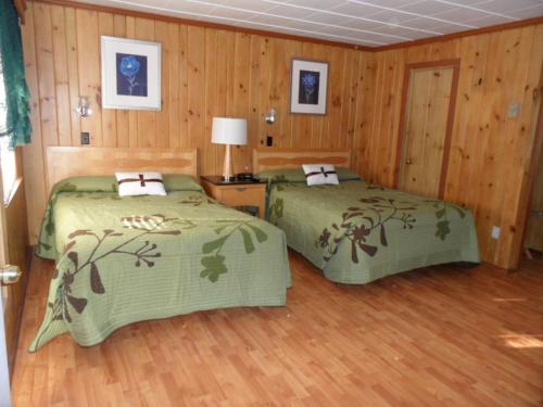 Seven Dwarfs Motel&Cabins - Accommodation - Lake George