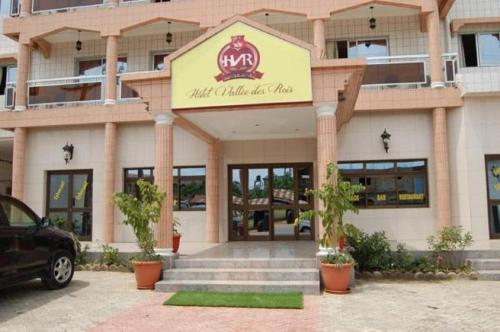 Résultat de recherche d'images pour "hotel vallee des rois douala cameroon"