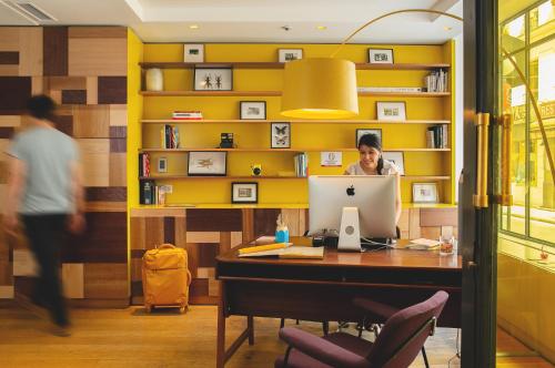 Entrance, Hotel Crayon in 1st - Louvre - Chatelet