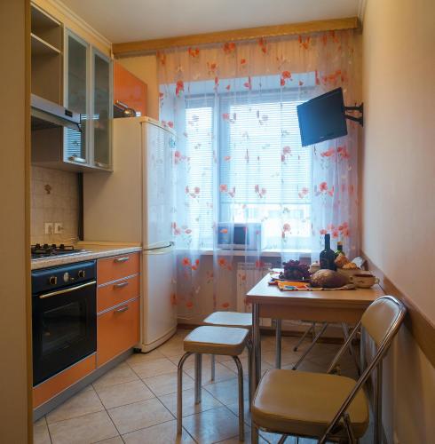 2-room apartment at Smolenskaya metro - image 3