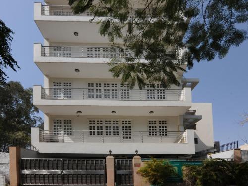 B&B New Delhi - Mehra Residency at The Airport - Bed and Breakfast New Delhi