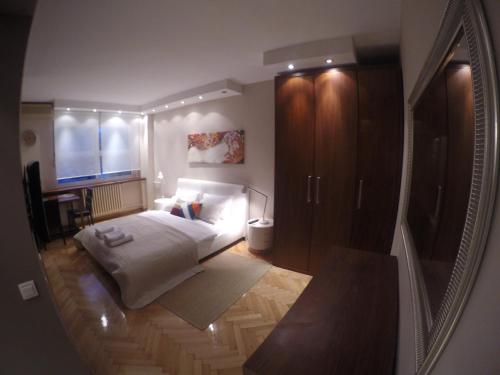 Apartments near St. Sava Temple - image 4