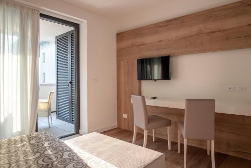 Aparthotel Miramare - image 4