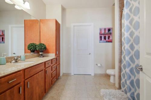 ELEGANT 2BD PENTHOUSE FRENCH QTR/CANAL ST - image 7