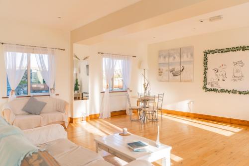 共用Lounge/電視區, Aran Walkers Lodge in 伊尼斯莫爾島