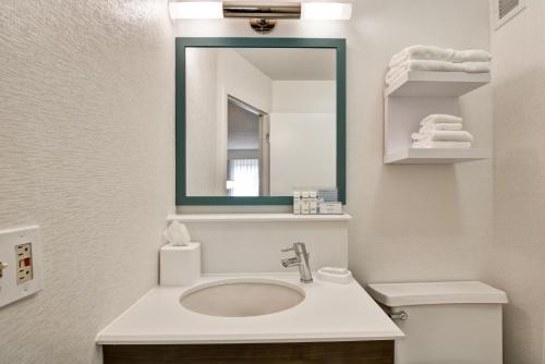 Hampton Inn Columbia-I-26 Airport - image 5