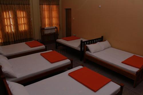 Quadruple Room with Balcony image 5
