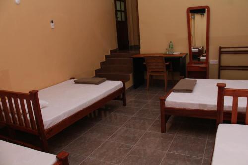 Quadruple Room with Bathroom image 10