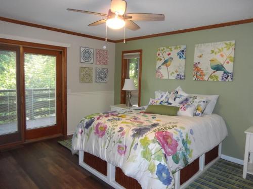 Queen Room with Garden View