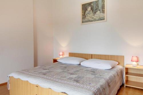 One-Bedroom Apartment with Balcony and Sea View image 2
