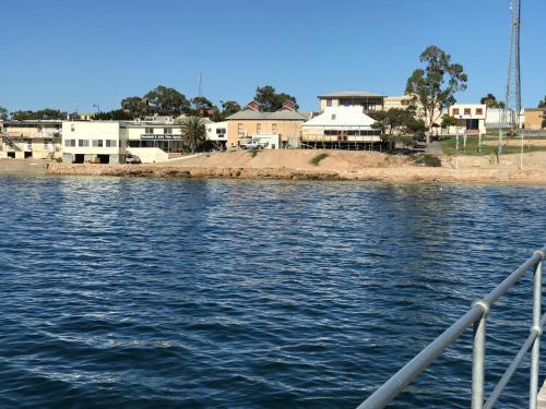 Skats, Beachside & Jetty View 6 - Captain's Apartment in Streaky Bay