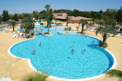 Camping Resort Les Champs Blancs - Hotel - Agde