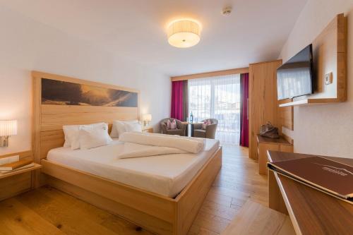 Superior Double Room with Bath and Balcony 