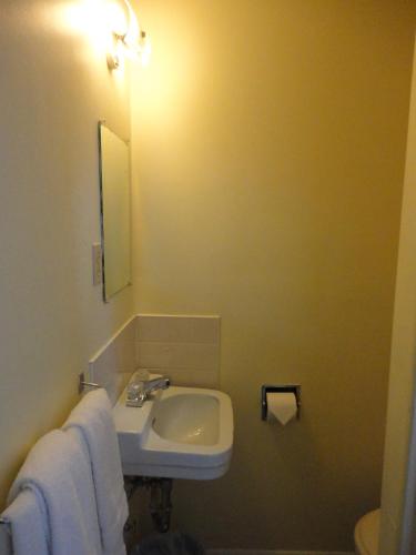 Hipwell's Motel Room Type - Double Room with Two Double Beds - Non-Smoking