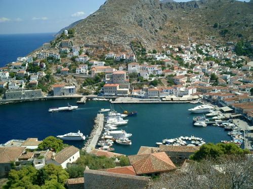 Ecloge, Hydra Island